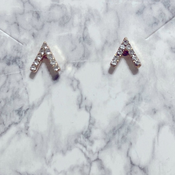 Earrings/Studs - Picture 2 of 3